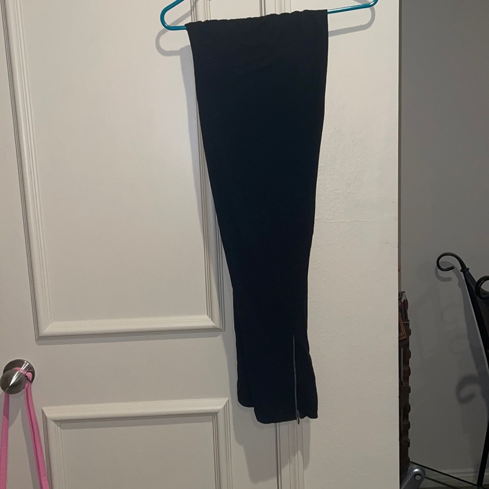 Size 24 Avenue Black Leggings with zippers on bottom of pantleg